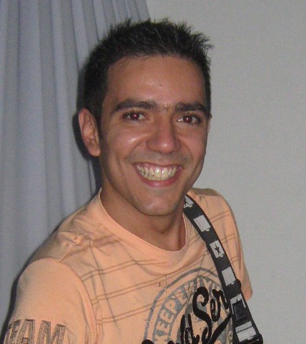 Formado em Tecnologia da Informação, e baixista profissional da Banda Acrux de Ribeirão Preto - SP.