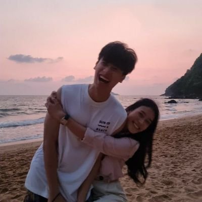 haerinmochi's profile picture. Some of u all take fangirling way too seriously.