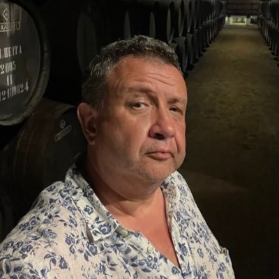sommelier, chroniqueur, hédoniste EcriVin Comédien #NiDieuxNiMaitresMaisduRouge Meilleur Sommelier de Belgique 🇧🇪 meilleur Maître d’hôtel de Belgique 🇧🇪