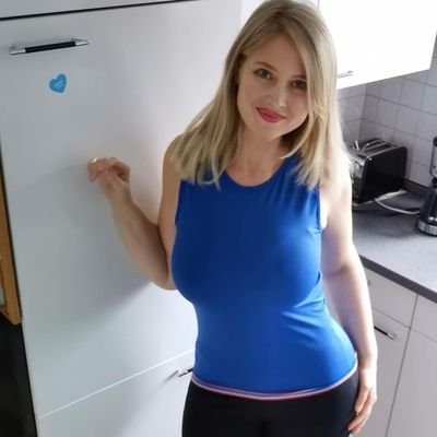 DaisyJEFF3's profile picture. Being a sale's representative is kinda fun but not the end of life