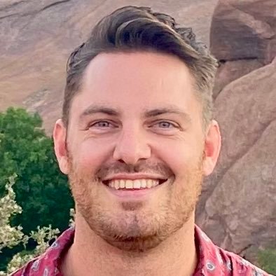 Shlally's profile picture. let’s hope all my personalities can fit within 240 characters