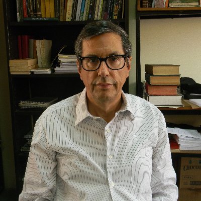Docente, historiador, quechua hablante. 12 años en Cusco y los testimonios que alcancé en quechua, awajun o shawi influyen mucho en lo que hago.
