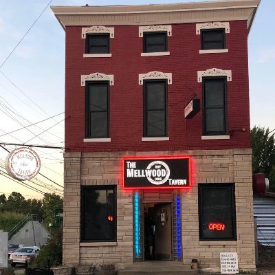 Comfortable neighborhood bar near Frankfort Avenue and Butchertown.  Drop in for live music or fried chicken.  Dog friendly.  Happy hour 4-7 daily.  Patio open