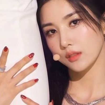 flordelamagia's profile picture. Joven amante de las flores, los animales y de espíritu libre. 24 años, hetero curiosa y soltera 🌼