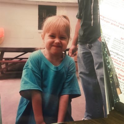 michaelaosbern's profile picture. not a queen, a Khaleesi