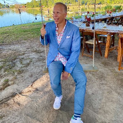 Comms strategist (Google, Uber, GSK etc). 2x TEDx speaker. TV producer & commentator. Lead singer, The Floating Children. Award-winning writer. Pie-lover.