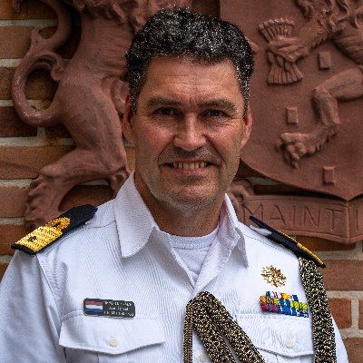 Commandeur Sebo Hofkamp/Twittert op persoonlijke titel. voor Engelse versie zie @NLDefatUSA
