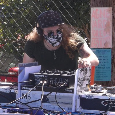 DJ at @FreeformPDX
https://t.co/b0CnxTMxHL
Host of Shy Demons, alt. Sundays from noon-2pm PST