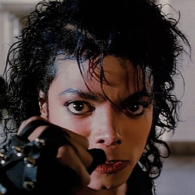 Licenciada en Hª del Arte.   Fan de Michael Jackson Rey del Pop .