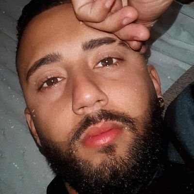 Falar sem aspas, amar sem interrogação, sonhar com reticências, viver sem ponto final.