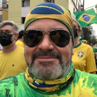 Patriota. Direita Raiz. Cristão armamentista. Conservador nos costumes. Defensor do livre mercado. Contra a corrupção. Esquerdistas, passem longe!