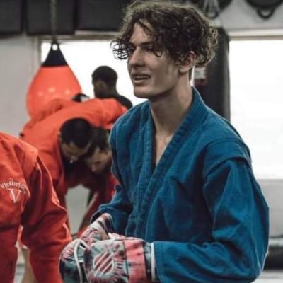 lanecanbelame's profile picture. 20, (he/him) Poor guitarist, Sambo and Muay Thai  ☭