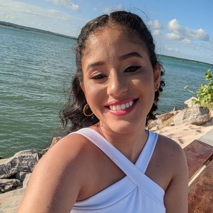 llyandrasouza's profile picture. Estudante de direito, vascaína, feminista, apaixonada/viciada em filmes e séries e usando o twitter pra falar besteira e ver tretas alheias