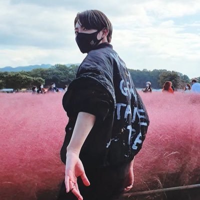 アチズの沼にハマった30代主婦です!!投稿はしませんが皆さんの見て楽しんでますL👀k❤  アチズはホンジュン♡ヨサン寄りの箱推しです(*ˊ˘ˋ*)♡  他グルだとバンタンのグク🐰💜 ドボのソヌとニューちゃま⸝⸝⸝♡ スキズのリノ様  とりあえずATINYと繋がりたいです!!!!勝手にフォローしちゃいます💦