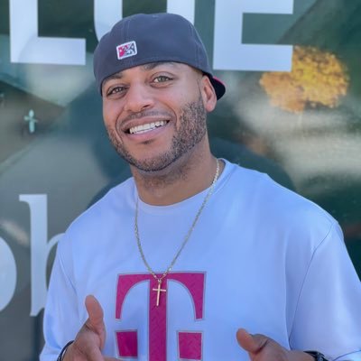 Carolinas Charlotte Truck Manager. #KAPOWEEE Apart of the greatest company in the world! #TMobile #NERules