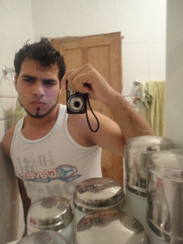 gosto muito de canta,de joga futebol,pratica artes marciais  sou muito carinhoso com as pessoas qi eu amuh  e isso