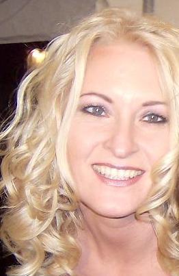 froukkits's profile picture. Zangeres Boulevard, boeker en promotor @ MBN Producties in Weidum voor De Kast, Syb vd Ploeg e.a. Moeder van Merel en vriending van Marc.