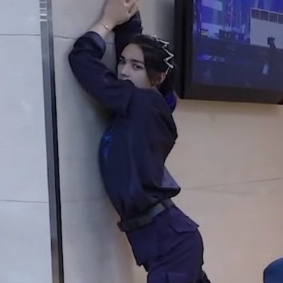 just a daily dose of hwang hyunjin stretching on you timeline ~