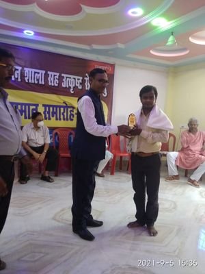 Name - DILEEP KUMAR
Title - sikki Guru
National award holder -2019
Work on sikki art craft 
Club - JANKI NARAYAN sangita handicraft Bhagalpur