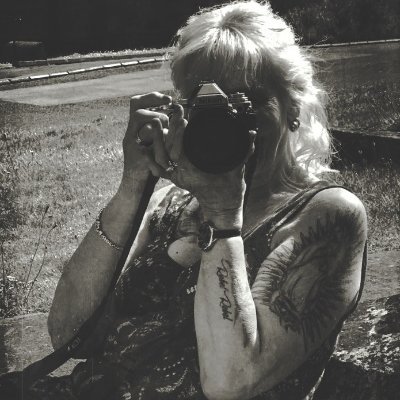 Flâneuse, street photographer and observer of the little nuances of life through my lens. Based in the Midlands.