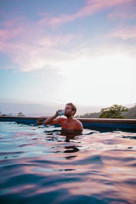 We are the filter between those ones who want to help and people who need the helping. Donate to a charity and take a break in some of our affiliate hotels🏖️☀️