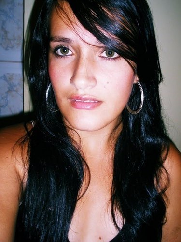 Brincalhona. adoro bb com amigos.Odeio Twitter.. mimada..arrogante..Mas gente boa..
