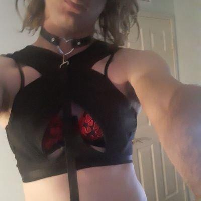 kinky occasional sissy boy switch love to dom and sub I'm also open to custom content