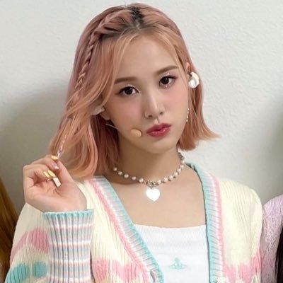 srjdollz's profile picture. for stayc.