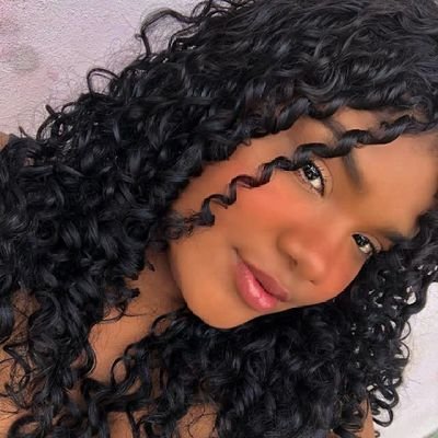 emillyslr's profile picture. this profile contains ironies🦋