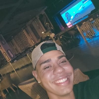 Mente abierta , súper liberal , me encanta conocer gente nueva y con distintos gustos. pura vida ✌️