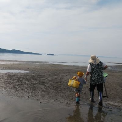 2017年から小豆島住みの3児の母。子どもたちが100年後も住み続けられる世の中をひっそり目指しているADHD気質のオタク。リアルではコミュ障ですが、島で会ったら声掛けて貰えると嬉しいです。
活動：子育て支援とか不登校支援とか農家さん支援とかゴミ拾いとか観光案内とか、その他島おこし全般。
エロ垢・副業垢は即ブロ。