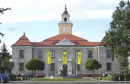 Ostrów Mazowiecka
Miasto i gmina w województwie mazowieckim, siedziba powiatu ostrowskiego oraz gminy Ostrów Mazowiecka.