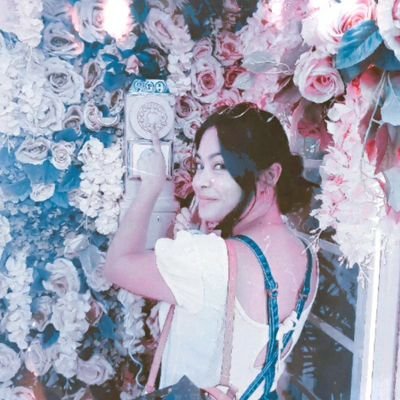 rissaannette's profile picture. meh.