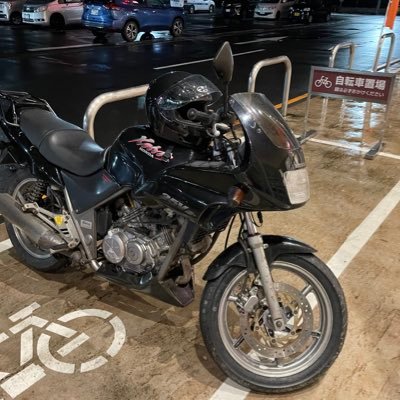 バイク大好きです、よろしくお願いします。色々とバイクや旅のツイートをあげていきます。旧車が特に好きな30歳です。改めまして、よろしくお願いします。