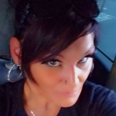 Hiya. What's shakin? I'm Dollface!!! I'm a poet with a beat. A light worker/healer/shaman. I love photography, tarot, ghost hunting, L-I-V-I-N.