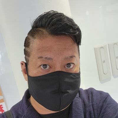 個人事業主『ドラムワークス』
明るく、楽しく、元気良く！
元バンドマン、ドラマー、声デカい、身体もデカい、態度はそれなり、よろしくお願いいたしますm(_ _)m