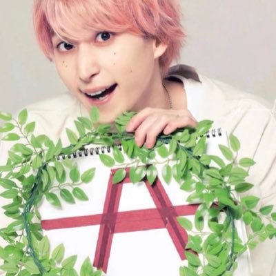 SnowMan 佐久間大介さんに貢いでます/娘のためにくりまんじゅう先輩にも貢ぎ始め、本人はうさぎのクセツヨにノックアウト/ちい活仲間募集中/ホロライブは🛸💜 /無言フォロー大歓迎🙆