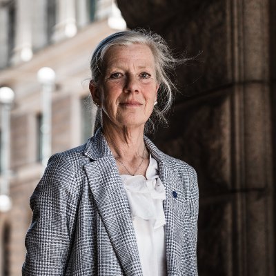 Fd lärare. Riksdagsledamot för Moderaterna.