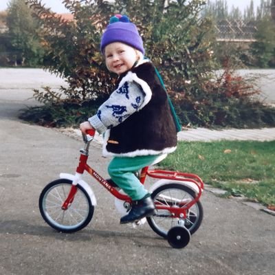 Fausse vélotaffeuse en VAE, scientifique, féministe et anti-spéciste, antifa.
DETER
Membre de l'inutile lobby vélo du 78
🚴🏼‍♀️👷🏼‍♀️☢🌱🐛🐦🐏👨‍👩‍👧‍👧🥨