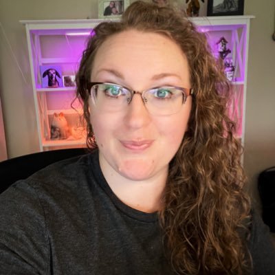 ErinLynchPhoto's profile picture. Wife👰🏼‍♀️ Dog Mom 🦮🐶 Admin of The Mentor Coalition 💻 Gardening 🪴 | Keyboards ⌨️ | Coffee ☕️ are my stress remedies