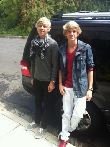 We are BIG FANS of JUSTIN BIEBER and CODY SIMPSON♥ follow us if u support him and never say never ☺