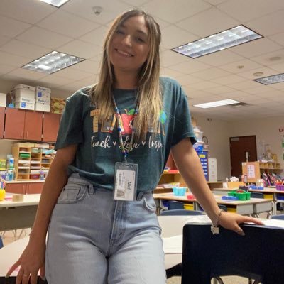 iluvMsPlaza_24's profile picture. Kindergarten Bilingual Teacher 👩🏻‍🏫💛 | UH’22 🐾