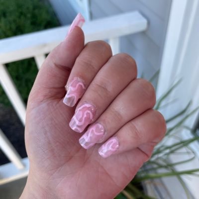 Hi there! I’m Sophia aka @sugaboonailz on Instagram! I’m just starting out in the nail world and need some practice! I’m offering free manicures! Dm for info!