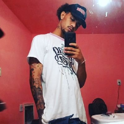 Tatuador ✍️
poeta MC ✍️💣
insta' seattattoo
wpp 21982081948