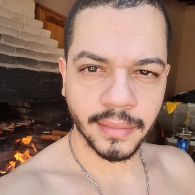 Cidadão do mundo que vive no seu tempo! Geógrafo tbm.
Insta: @johnlucass45