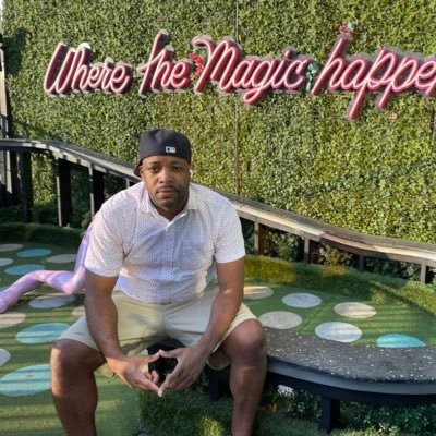 Catching flights not feelings 🛫 I love the NY Mets and Cavs is that ok? #Solar ClevelandRocks #CostaRica #CleEverything