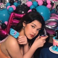 pink(@jelayforthelove) 's Twitter Profile Photo