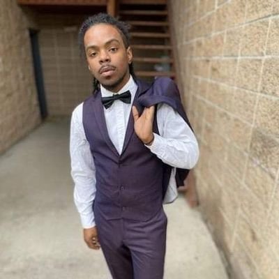 SchitzCozmo's profile picture. Financial Professional since 2015