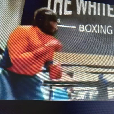Enganchado al boxeo, la música clásica y los buenos libros.
Cuando veáis un español menor de 50 pidiendo trabajo de currito en una obra... me avisáis