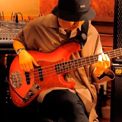 千葉在住のCherry Sunburst LOVE ベース弾き。ギター・ギターボーカル練習中です。エフェクターボード組むのが趣味。楽器好きな方と繋がれたらと思ってます。時間が出来たら演奏動画もあげていきたい。最近、キャンプが趣味になった。無言フォローすると思います。フォロバしてくれると喜びます。よろしくお願いします♪